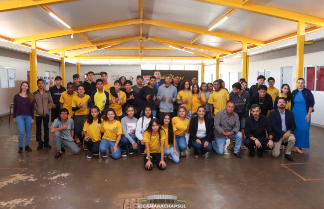 Estudantes vivenciam a democracia com o Projeto “Câmara Vai à Escola” na Escola Municipal Manoel de Barros