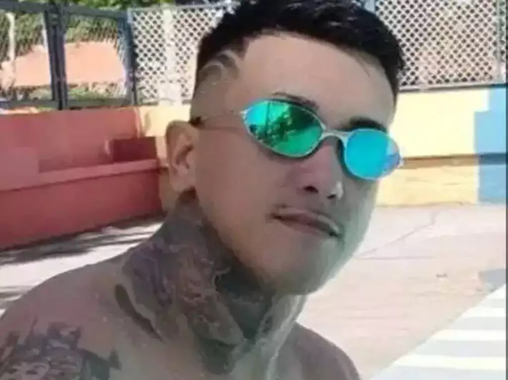 Rapaz admite ter matado avô e neto, mas deixa delegacia pela porta da frente