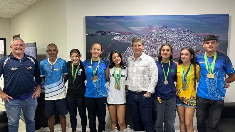 Prefeito Walter recebe equipe de atletismo e celebra conquistas de destaque nacional