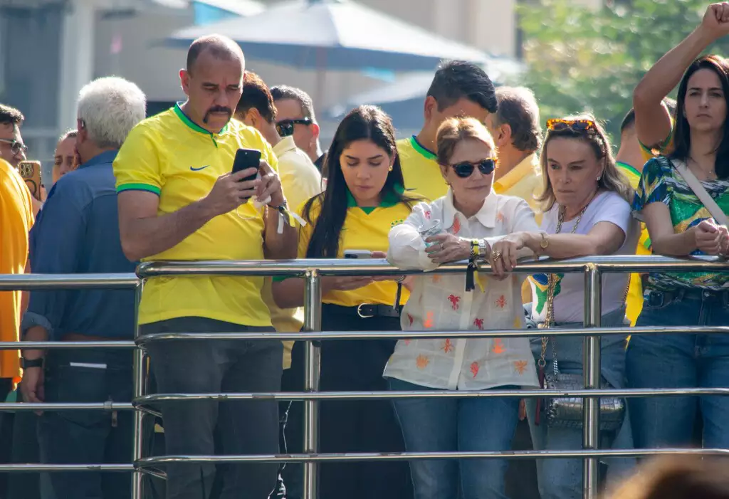 Judicialização do IOF força direita a discutir frente com Tarcísio e Tereza