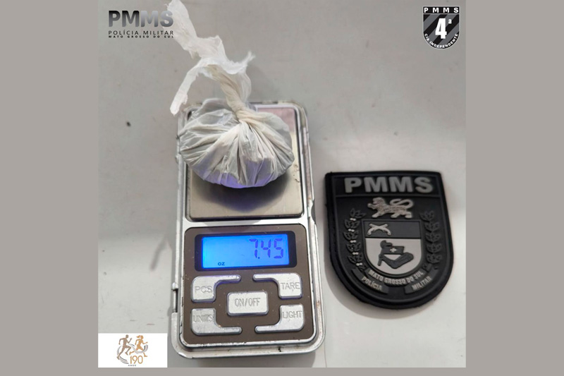 Jovem é preso com droga após ameaçar a própria mãe