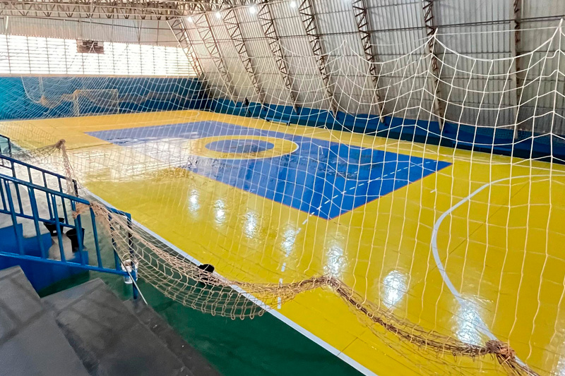 Ginásio Municipal Esperança recebe nova pintura de quadra