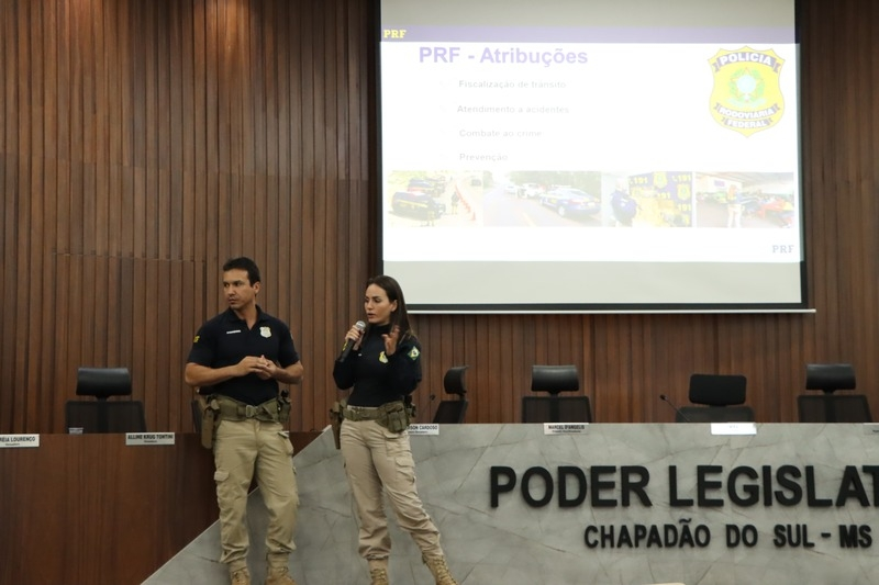 Motoristas da Rede Municipal participam de capacitação com a PRF sobre boas práticas no transporte escolar