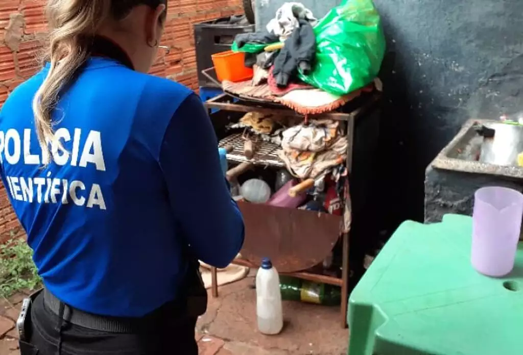 Adolescente de 14 anos é internada após ter o corpo incendiado