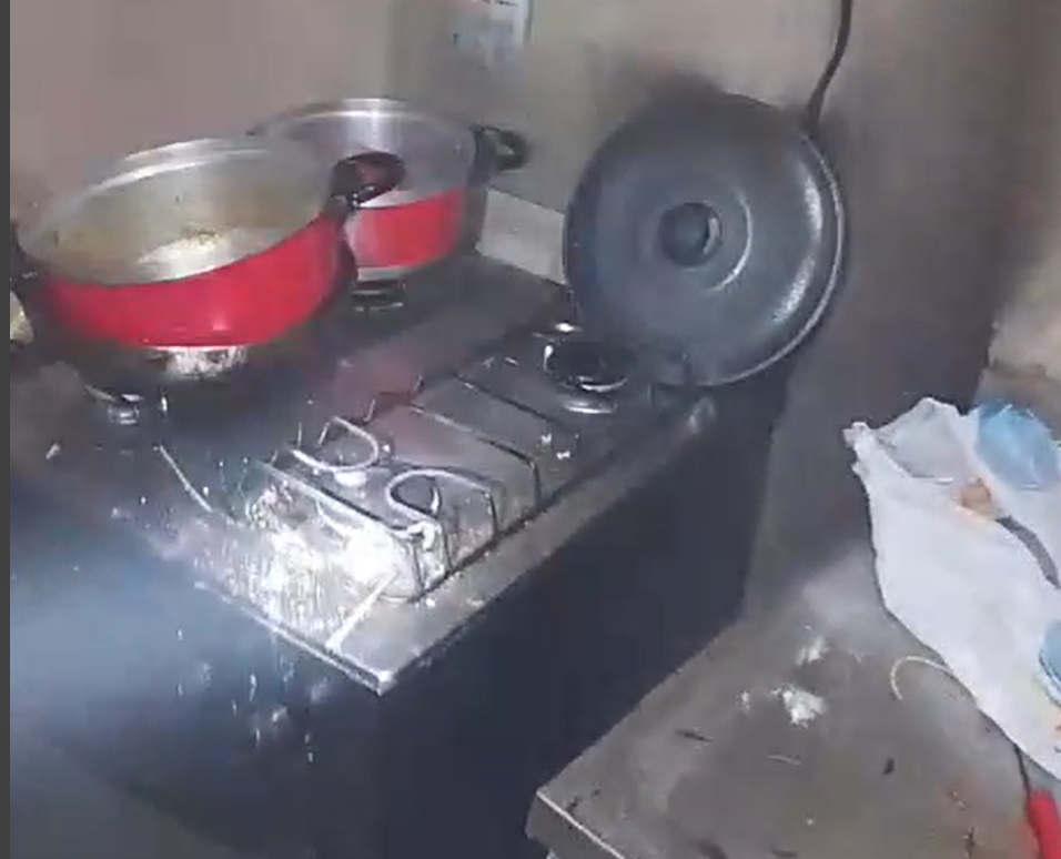 Homem é encontrado desmaiado na cozinha de casa que estava pegando fogo