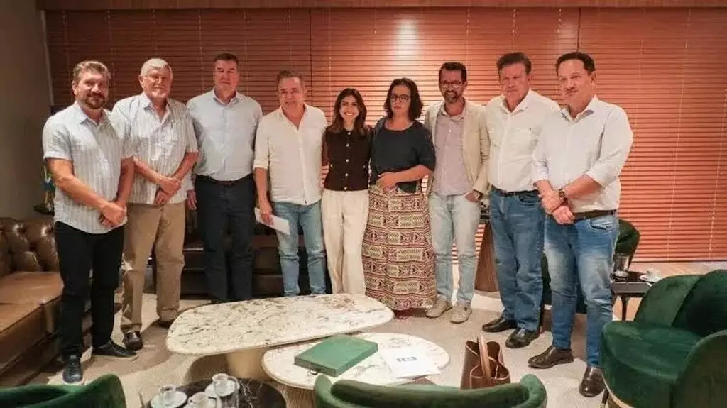 Governo exonera chefias do PT, um mês após anúncio de desembarque da base