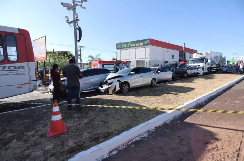 Engavetamento com 9 veículos trava Coronel Antonino na Capital