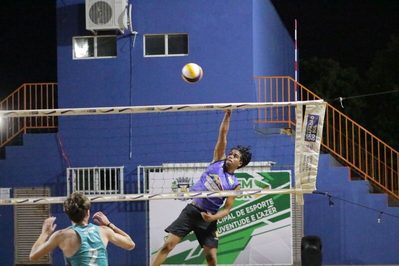 Duplas em ação: Campeonato de Vôlei de Praia tem início em Chapadão do Sul