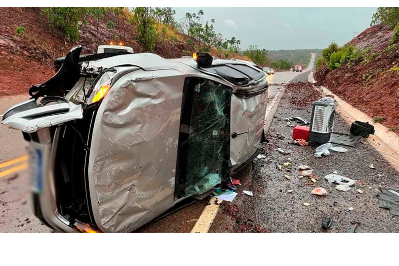 Capotamento na BR-359 deixa três pessoas feridas entre Alcinópolis e Coxim