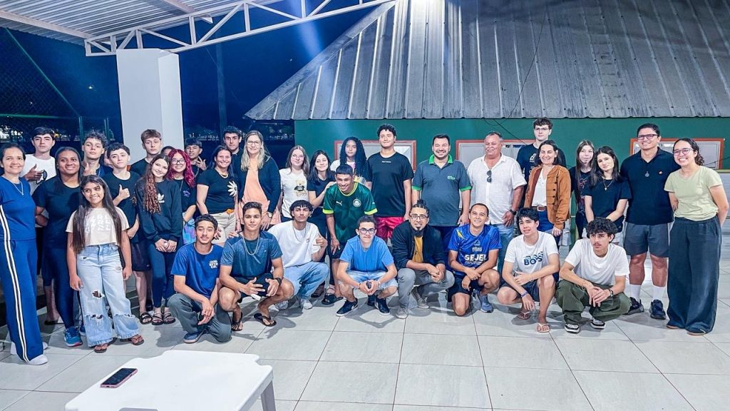 Estudantes de Ribas do Rio Pardo fazem parada em Chapadão do Sul antes de viagem a Brasília