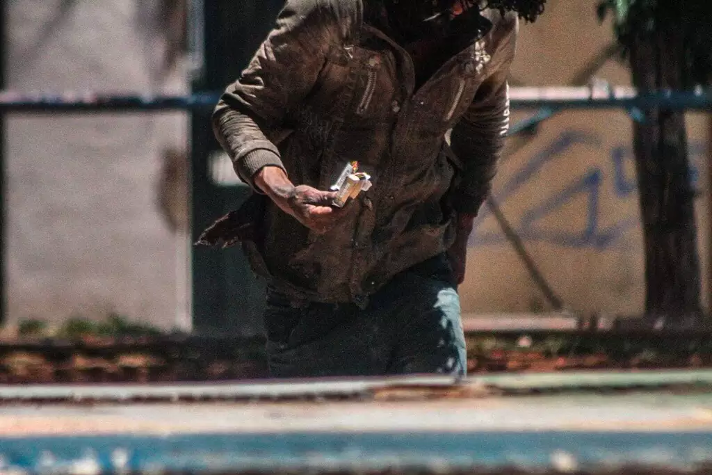 Pasta base: droga mais consumida pelas ruas é fácil de achar e difícil de largar