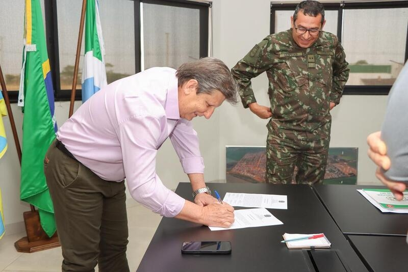 Ato marca posse do Prefeito Walter Schlatter na presidência da Junta de Serviço Militar