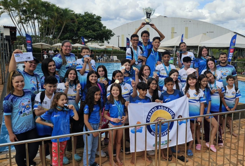 Natação de Chapadão do Sul é campeã geral do Festival em Chapadão do Céu