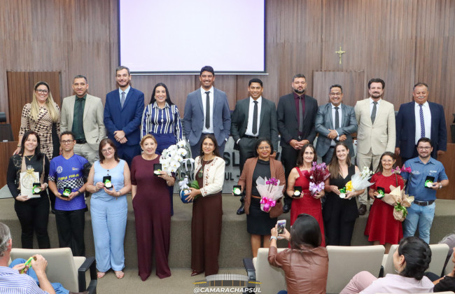 Valorização da educação e reconhecimento à dedicação marcam a entrega da Comenda “Professor Comprometido”