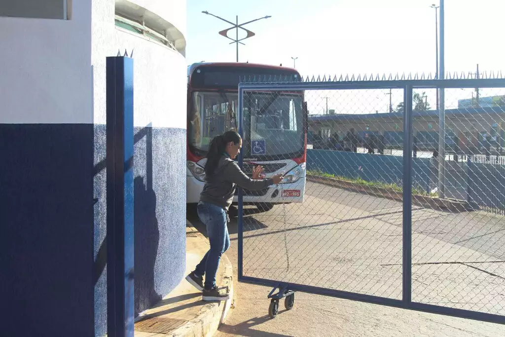 “De R$ 30 por R$ 77”: paralisação dos ônibus faz disparar preço nos aplicativos