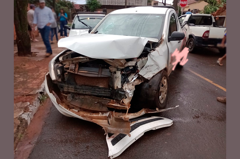 Motorista com sinais de embriaguez colide veiculo em Chapadão do Sul