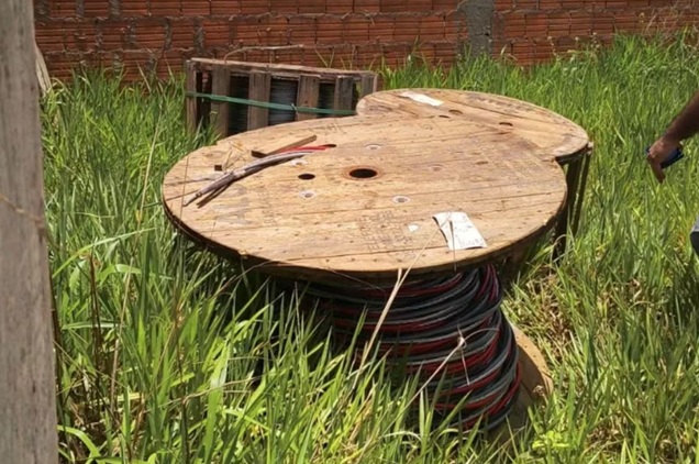 Funcionários de prestadora de serviços de energia são presos ao roubar cabos elétricos em MS