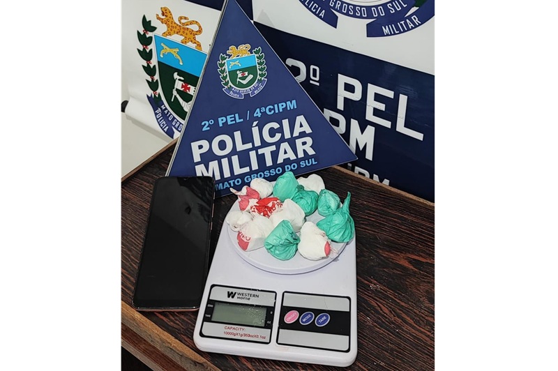 Homem é preso pela PM por tráfico de cocaína em Costa Rica