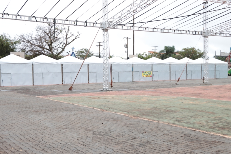 Prefeitura de Chapadão do Sul disponibiliza barracas para comerciantes durante as festividades natalinas