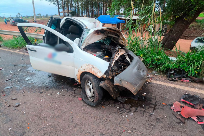 Colisão entre carreta e Fiat Strada deixou dois óbitos e 3 feridos na MS-240