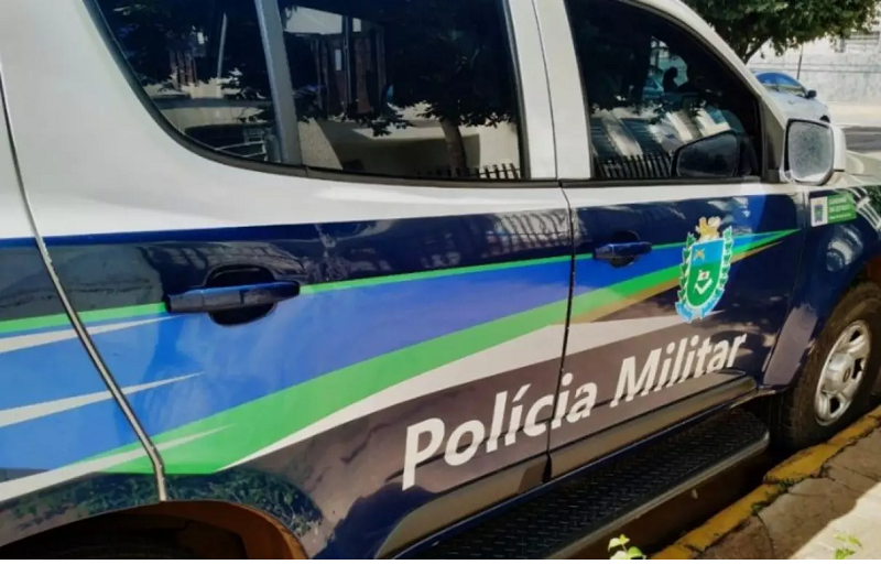 Homem é preso em flagrante após agredir mulher com socos e mordidas em via pública