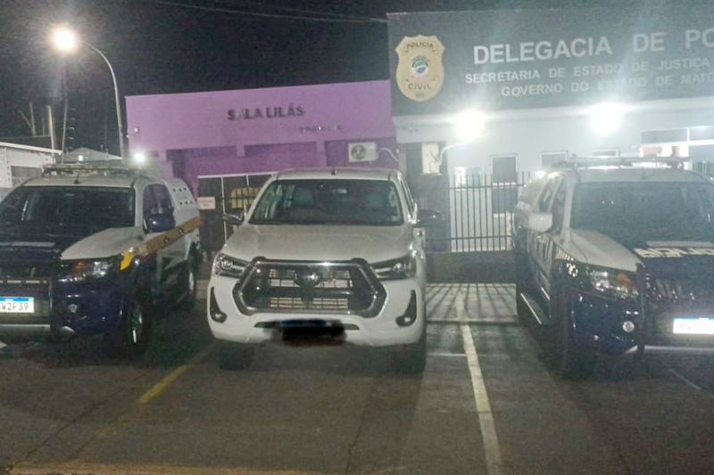 Hilux objeto de estelionato é apreendida e condutor preso pela PM em Costa Rica