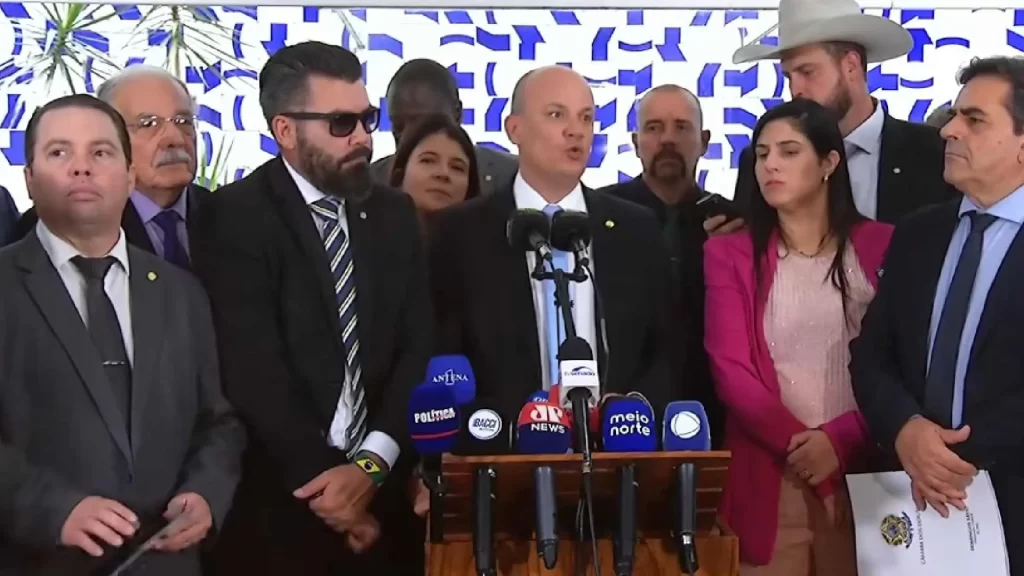 Oposição protocola pedido da CPMI do Master com apoio de parlamentares de MS