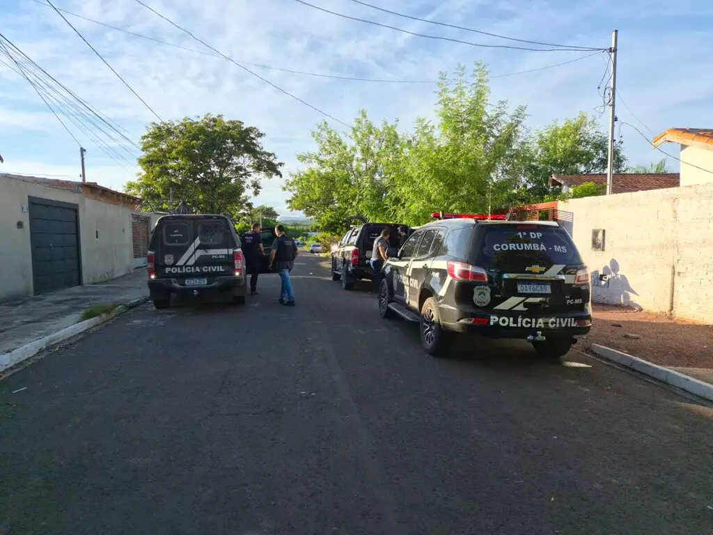 Cofre furtado leva polícia a deflagrar operação, apreender drogas e celulares