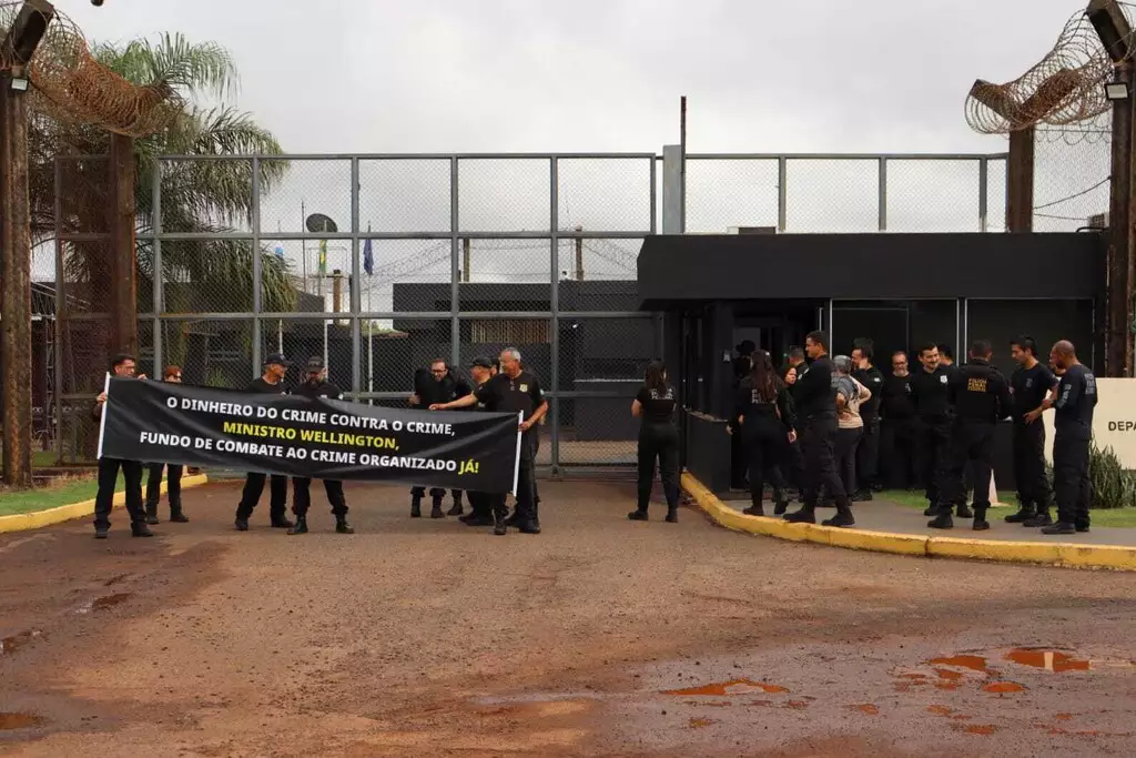 Governo altera fundo da PF e policiais penais suspendem estado de greve