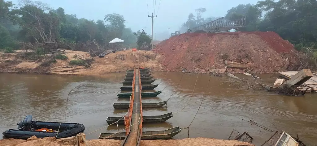Com turno até a noite, Exército inicia montagem de ponte sobre o Rio do Peixe