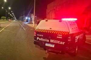 Homem com centenas de passagens se abriga em igreja para se proteger de vários disparos