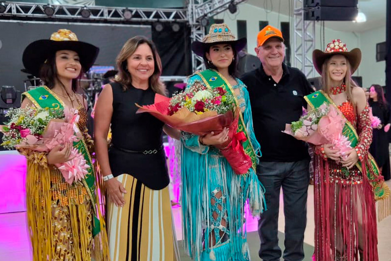 Rainha e princesas da 32ª Exposul são votadas no Baile da Rainha, confira