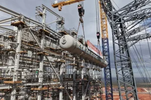 Megaoperação instala equipamento de 300 toneladas na fábrica da Arauco