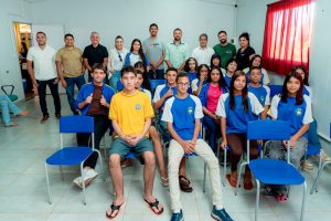 Estudantes da Escola Manoel de Barros elegem representantes em ação do projeto Câmara Vai à Escola