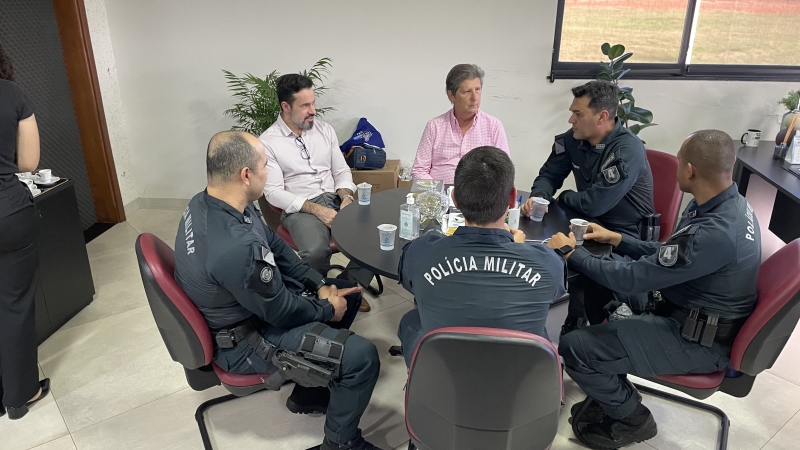 Prefeito Walter Schlatter recebe e dá as boas-vindas ao novo comandante da Polícia Militar de Chapadão do Sul