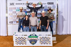 Clóvis Júnior das Fazendas Indaiá é campeão brasileiro de apartação pela ANCA