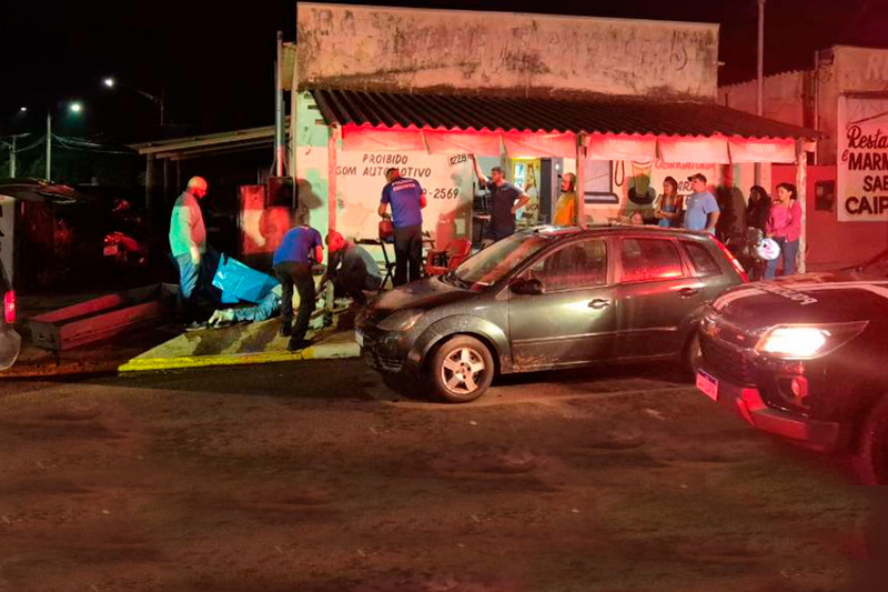 Homem colide em poste e ao tentar fugir desfere facadas e mata outro, em Costa Rica