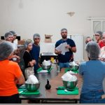 Jovens colocam a mão na massa no curso Chef Teen em Chapadão do Sul